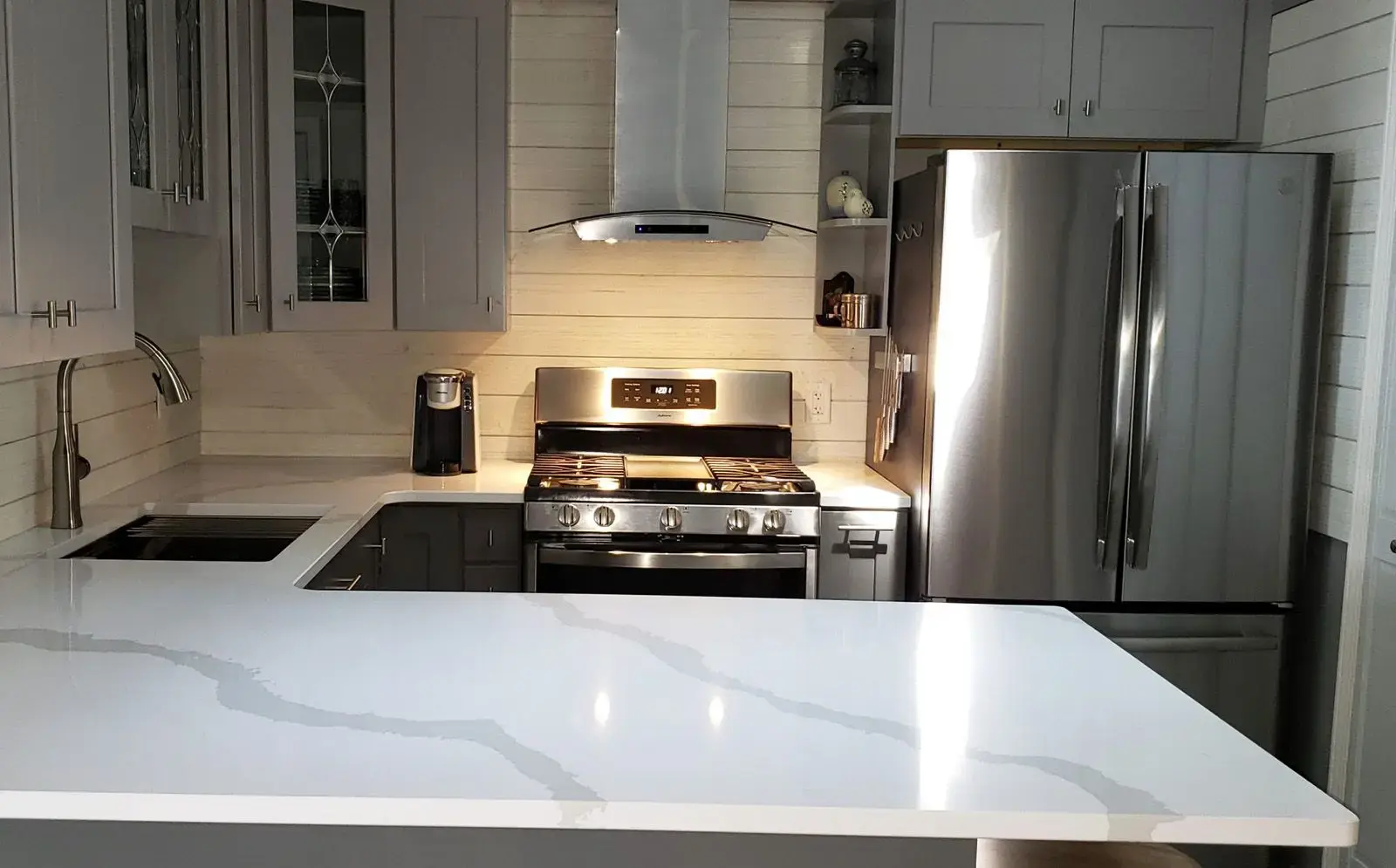 Bianco Calacatta Quartz Kitchen Counteertops