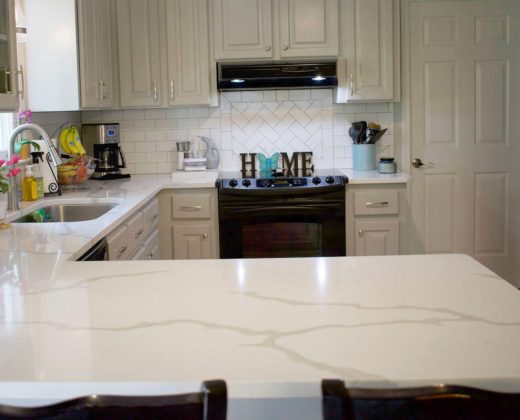 Calacatta Vintage Quartz Kitchen Countertops