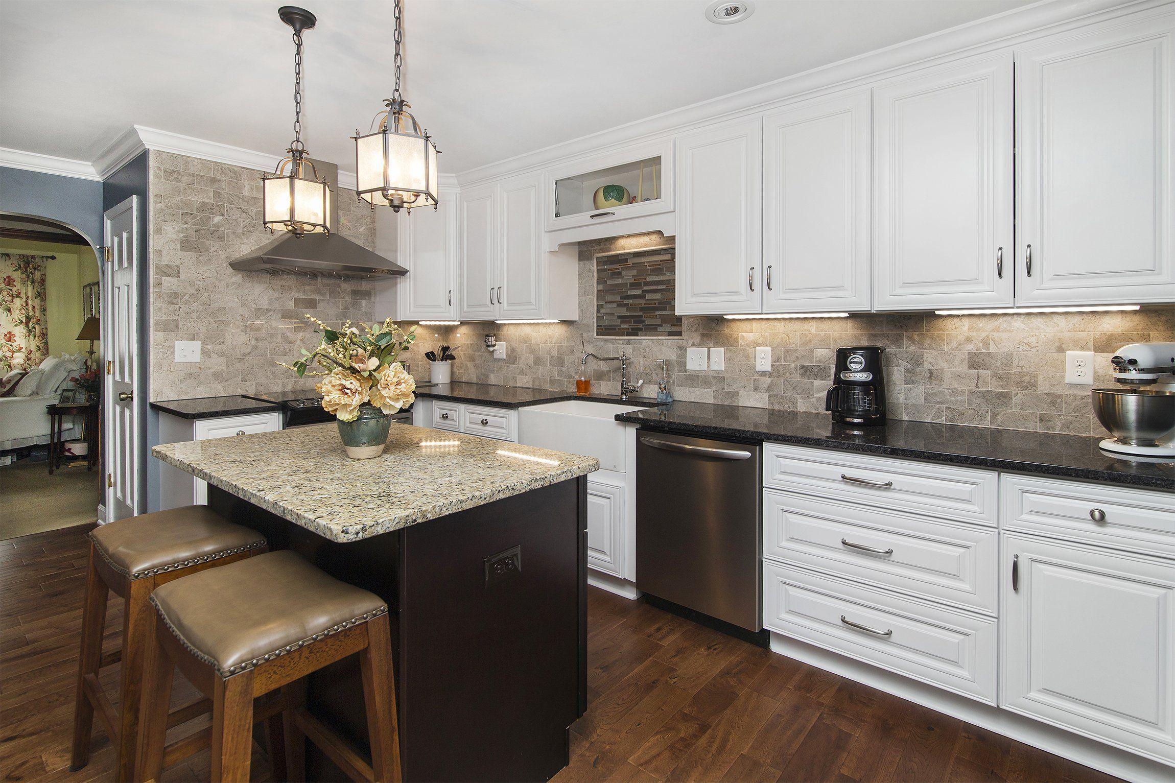 Classic White Raised Panel Kitchen Cabinets